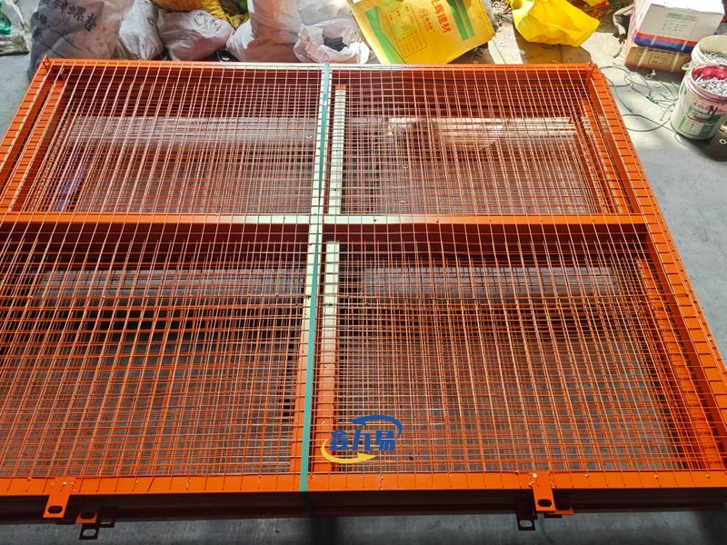 tower-crane-base-enclosure tower-crane-base-enclosure