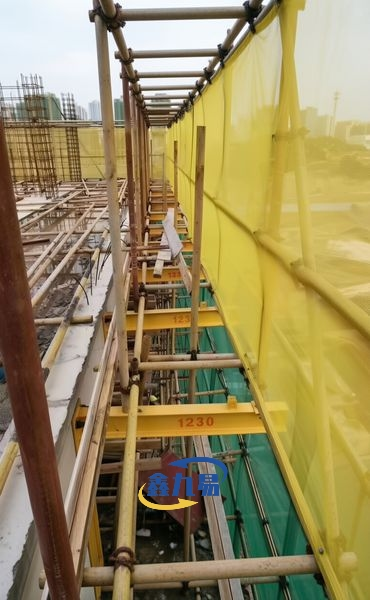 Side Cantilever Load-Bearing Beam