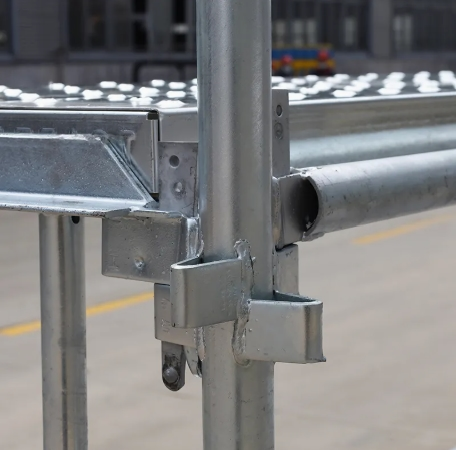 Ladder Frame Scaffolding with Guardrails Ladder Frame Scaffolding with Guardrails