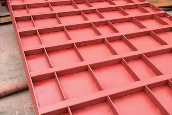 What is the difference between fixed and adjustable column formwork?